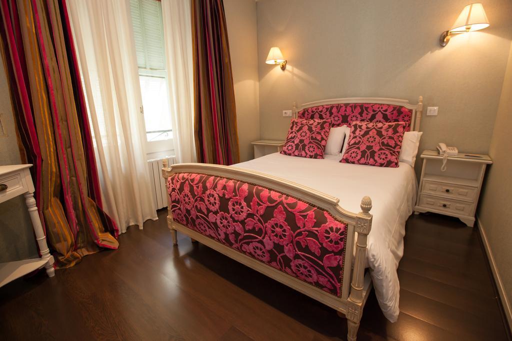 Paris Rome Hotel Menton Exterior foto
